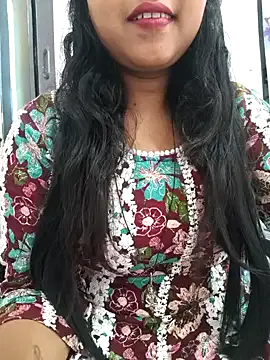 thanusi_2 – webcam model profile photo Image 17