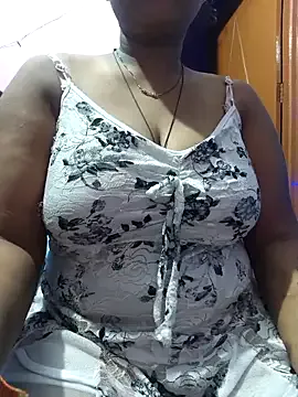 thanusi_2 – webcam model profile photo Image 3