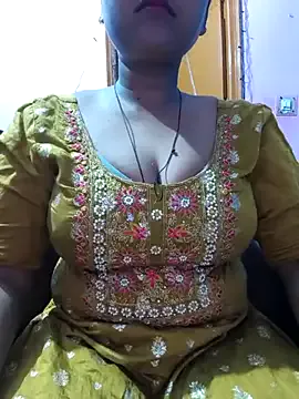 thanusi_2 – webcam model profile photo Image 8