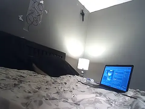 V-Hot-Sweti – webcam model profile photo Image 2