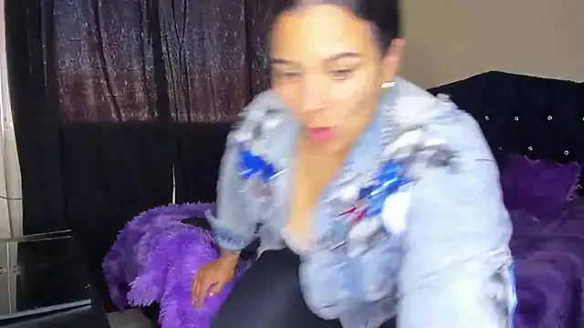 PinkLoving070 – webcam model profile photo Image 14