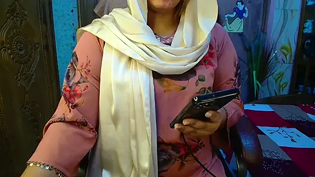 Mia_sweet80 – webcam model profile photo Image 3