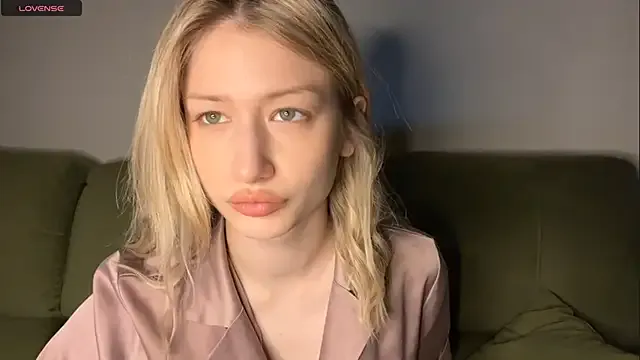 CaseyCumFace – webcam model profile photo Image 2