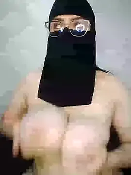 gandamitch – webcam model profile photo Image 3