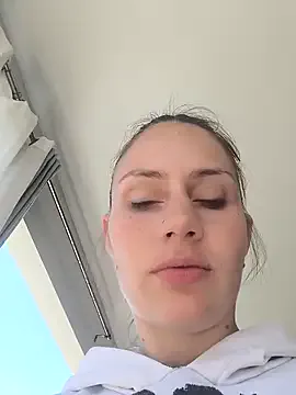 HOT-CUPAL22 – webcam model profile photo Image 2