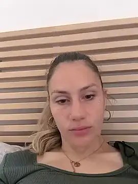 HOT-CUPAL22 – webcam model profile photo Image 3