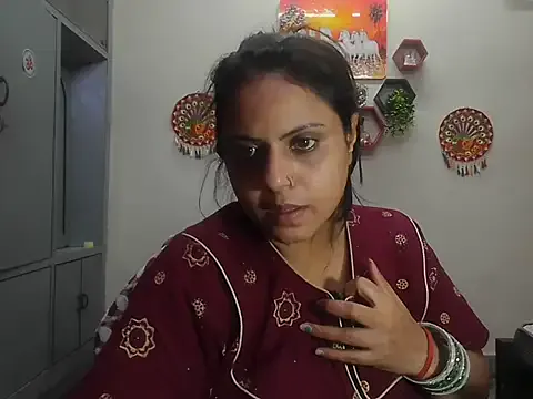 Lucky-xiuxiu – webcam model profile photo Image 2