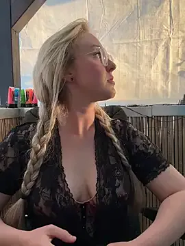 LiliBanger – webcam model profile photo Image 6