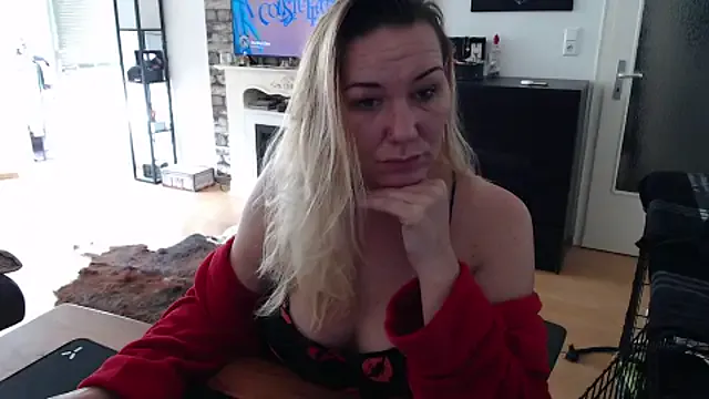 V-Hot-Sweti – webcam model profile photo Image 9