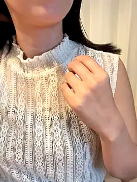 GennaJames – webcam model profile photo Image 2