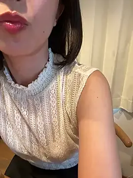 GennaJames – webcam model profile photo Image 3