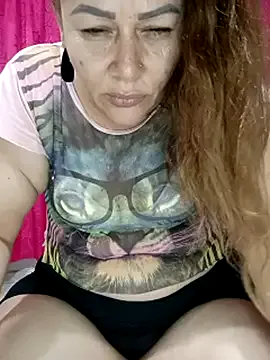 JulliaVegas – webcam model profile photo Image 16