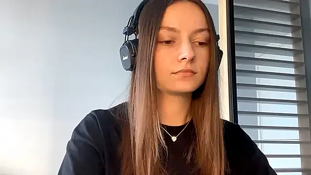 mc-Olivia – webcam model profile photo Image 3