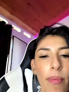 yononeey – webcam model profile photo Image 18