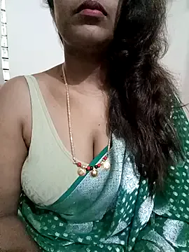 Hot-komall – webcam model profile photo Image 3