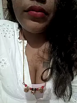 Hot-komall – webcam model profile photo Image 4