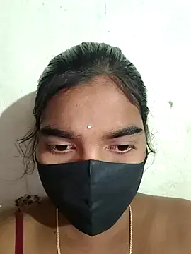 thanusi_2 – webcam model profile photo Image 17