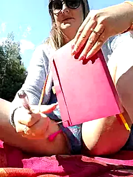 Cute-Simmi69 – webcam model profile photo Image 10