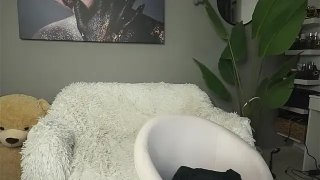 emma4xxx – webcam model profile photo Image 15