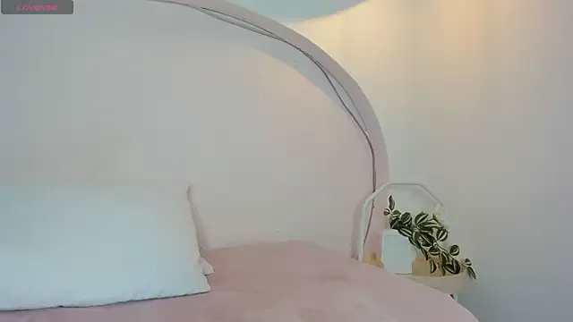 LilyBerryy – webcam model profile photo Image 17