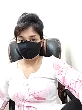 TrenaAnne – webcam model profile photo Image 5