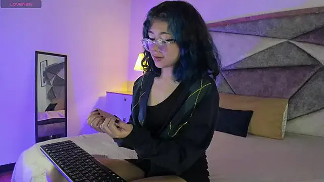 V-Hot-Sweti – webcam model profile photo Image 6