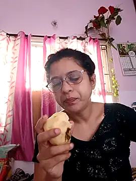 Starling_Zara – webcam model profile photo Image 9