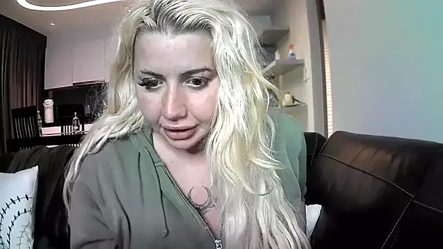 thanusi_2 – webcam model profile photo Image 15