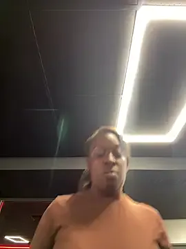 isisxoxx – webcam model profile photo Image 5