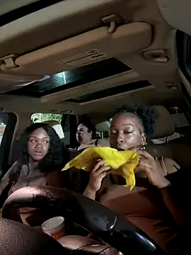 isisxoxx – webcam model profile photo Image 7