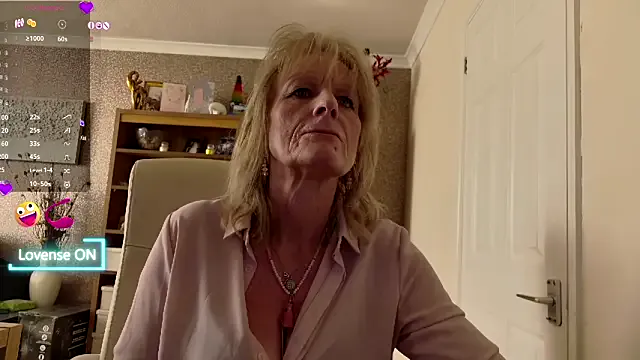 melanie_owo – webcam model profile photo Image 3