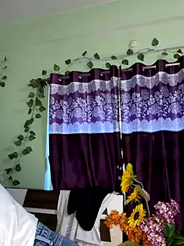 EmaSalis – webcam model profile photo Image 10