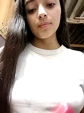 LeaLyenn – webcam model profile photo Image 15