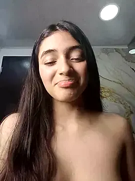 LeaLyenn – webcam model profile photo Image 8