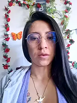 Alirawrz – webcam model profile photo Image 12