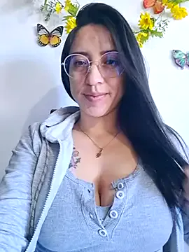 Alirawrz – webcam model profile photo Image 2