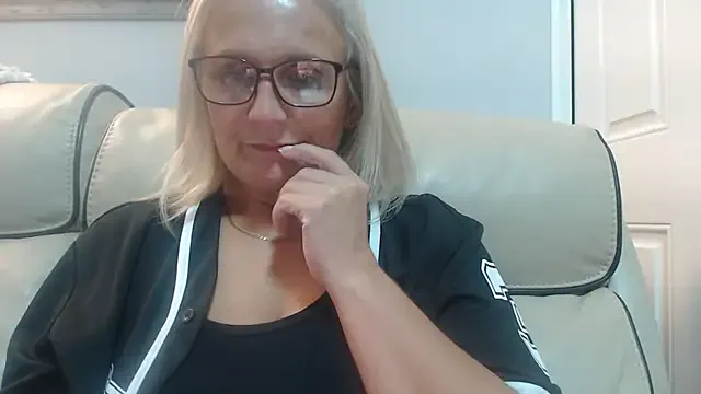 -SweetDi- – webcam model profile photo Image 12