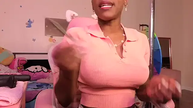 Ttixmila – webcam model profile photo Image 12