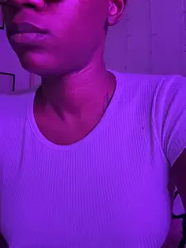 Ttixmila – webcam model profile photo Image 4