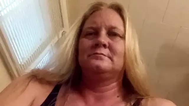 littlebitchesss – webcam model profile photo Image 11