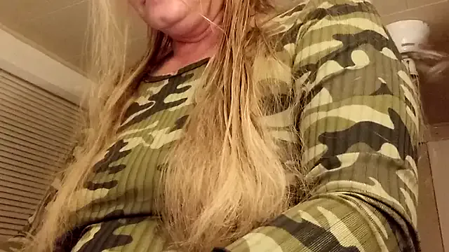 littlebitchesss – webcam model profile photo Image 13