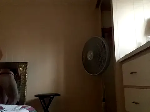 littlebitchesss – webcam model profile photo Image 6