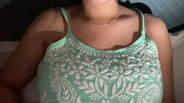 mc-Olivia – webcam model profile photo Image 6