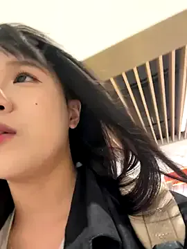 4U143 – webcam model profile photo Image 10