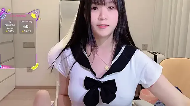 4U143 – webcam model profile photo Image 11