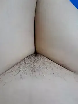 Almmaxxxx – webcam model profile photo Image 2