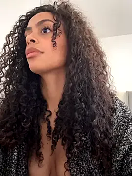 Chaptertoo – webcam model profile photo Image 4