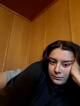 YoungLiisaxx – webcam model profile photo