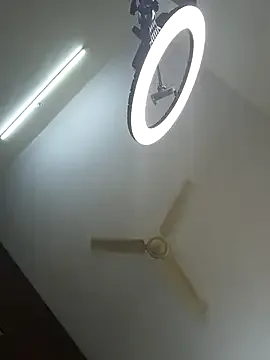 Crystallana – webcam model profile photo Image 14