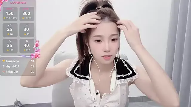 zoyarathore – webcam model profile photo Image 14